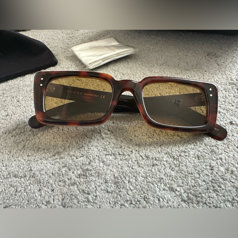 Gucci Brown Tortoise Shell Square Sunglasses with Velvet Case and Dust Bag - Picture 13 of 13